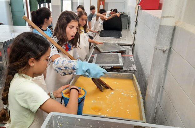 Taller de paper i joves